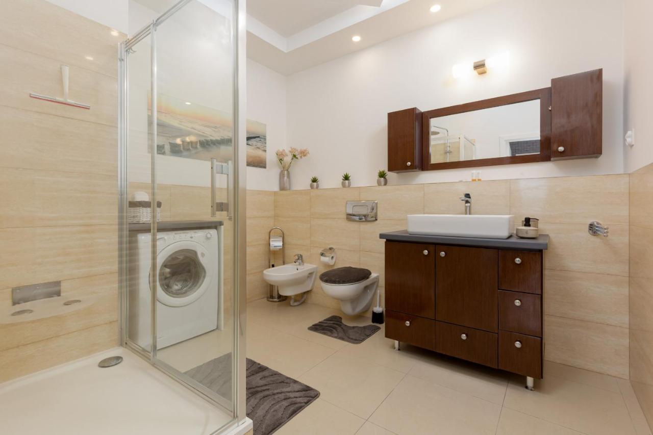 Park Arkadia Apartment With Parking Mokotow By Noclegi Renters วอร์ซอ ภายนอก รูปภาพ